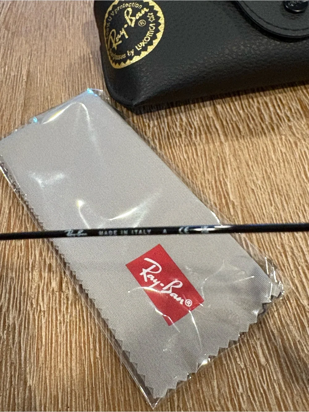 Rayban black round frame
